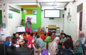 foto Alumni FE UI berbagi kasih di rumah anyo 1 alumni_feui_1