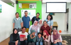 foto Alumni FE UI berbagi kasih di rumah anyo 7 alumni_feui_8