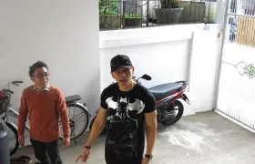 foto Deddy Corbuzier host ‘Hitam Putih’ syuting di rumah anyo 3 dc_10