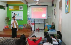 foto Edukasi rutin di ‘rumah anyo’ 1 edukasi_dr_angky_1