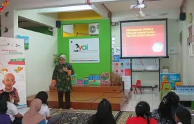 foto Edukasi rutin di ‘rumah anyo’ 2 edukasi_dr_angky_2