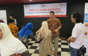 foto edukasi kanker anak di Alfamart Poltangan 3 edukasialfamart_03