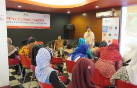 foto edukasi kanker anak di Alfamart Poltangan 8 edukasialfamart_08