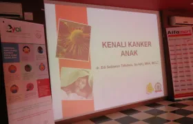 foto edukasi kanker anak di Alfamart Poltangan 9 edukasialfamart_09