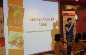 foto edukasi kanker anak di Alfamart Poltangan 16 edukasialfamart_17