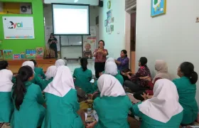 foto Keterampilan Komunikasi dalam Keperawatan Anak dengan Kanker 7 foto_edukasi_yuli07