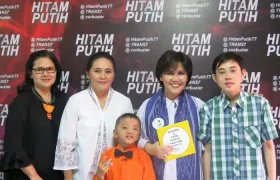 foto YAI di ‘Hitam Putih’ Trans7 7 hitam_putih_1