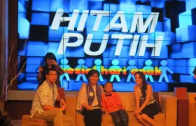 foto YAI di ‘Hitam Putih’ Trans7 3 hitam_putih_5