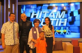 foto YAI di ‘Hitam Putih’ Trans7 2 hitam_putih_7