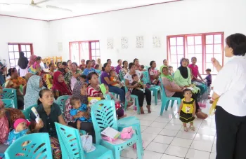Edukasi kanker pada anak di Kampung Nelayan Kamal Muara