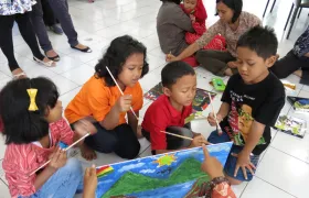 foto 4 kelompok pelukis yang semuanya anak-anak dengan kanker yang diundang Pak Benny Junito Ketua SABA (Sahabat Bangsal Anak) 6 menteng_5
