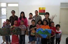 foto 4 kelompok pelukis yang semuanya anak-anak dengan kanker yang diundang Pak Benny Junito Ketua SABA (Sahabat Bangsal Anak) 1 menteng_8