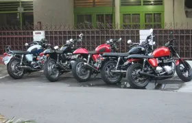 foto Komunitas motor gede (moge) Thriumph Indonesia bukber di rumah anyo 2 moge_1