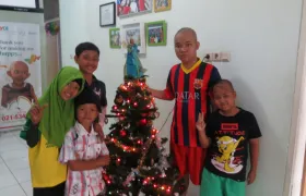 foto Terima kasih Prof. Rita 1 pohon_natal_1