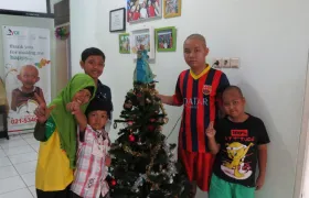 foto Terima kasih Prof. Rita 2 pohon_natal_2