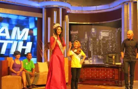 foto Tampil ‘Live’di HitamPutih Trans7 2 putri_indonesia_11