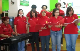 foto Ussy Pieters Choir ke ‘rumah anyo’ 3 upc3